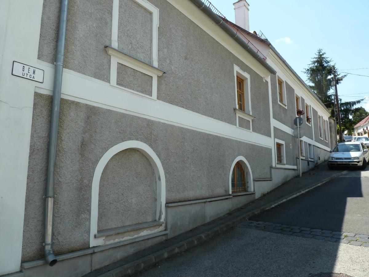 Central Apartment *